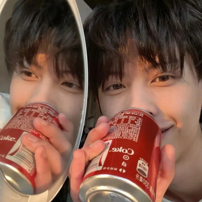 ins风超级帅气的男生微信头像