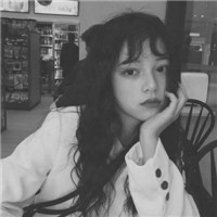 伤感黑白女生网红头像