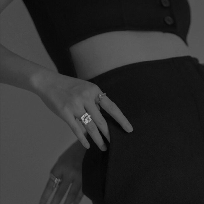 超拽超酷的盐系小姐姐微信头像