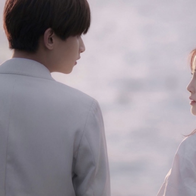 一左一右的夕阳下的情侣微信头像