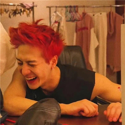 王嘉尔又潮又酷的头像