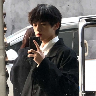 冷酷帅气真人霸气男生微信头像