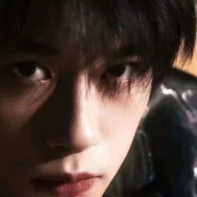 微丧冷酷帅气侧脸男生头像