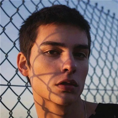 欧美霸气超拽冷酷男生微信头像