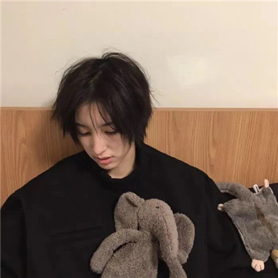 高颜值帅气短发女生微信头像