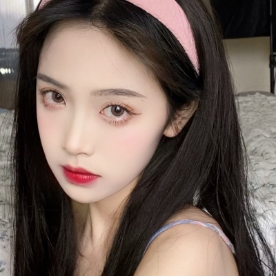 吸引人的妩媚性感女生微信头像