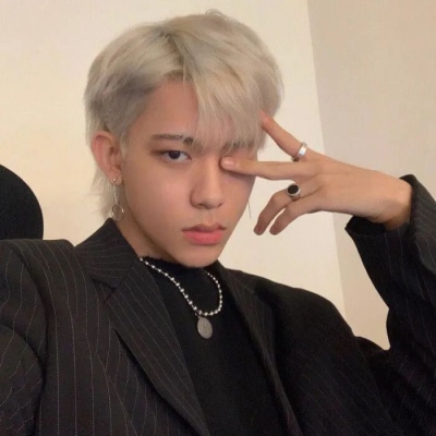 看着舒心的阳光干净男生微信头像