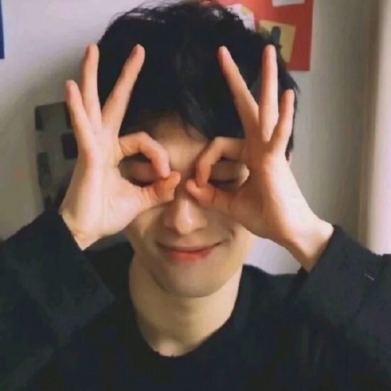 白净帅气男生微信头像