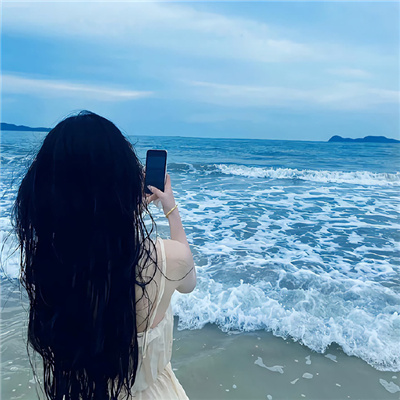 气质爆棚的精致女生头像