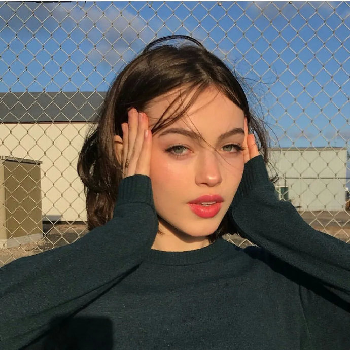 干净精致有气质的女生微信头像