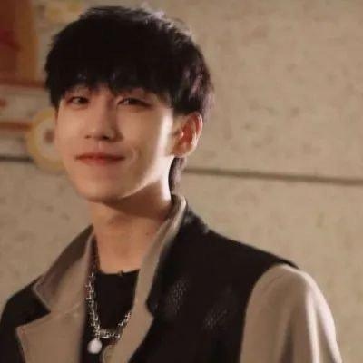 很酷痞帅的真人男生微信头像