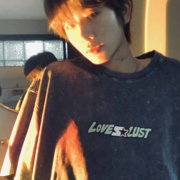 超拽高冷帅气男神微信头像