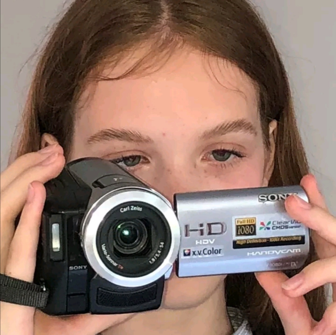 女孩与相机可爱微信头像