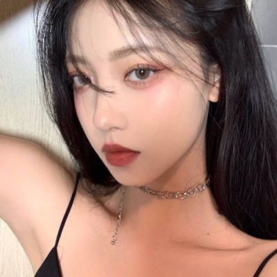 吸引人的妩媚性感女生微信头像