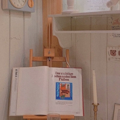 ins风可爱的带字空间意境微信头像