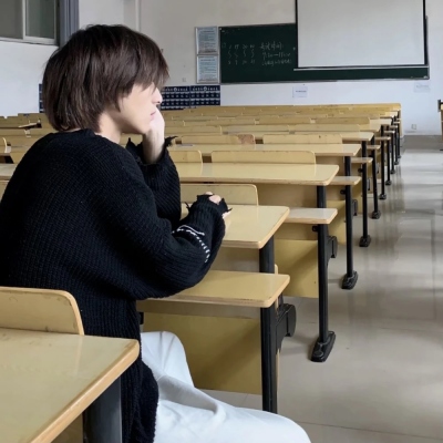 高冷的帅气男生微信头像