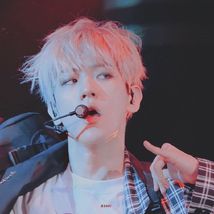 帅气男神边伯贤微信头像