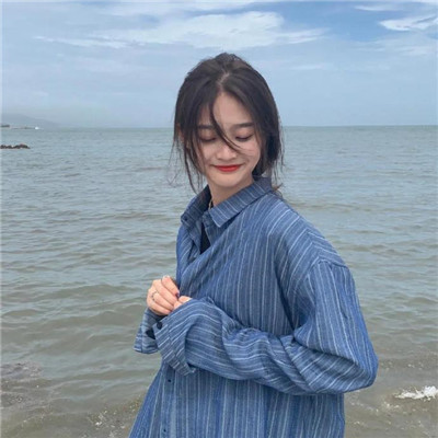 蓝色系超美女生微信头像