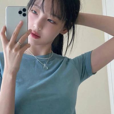 清纯又很可人的女头