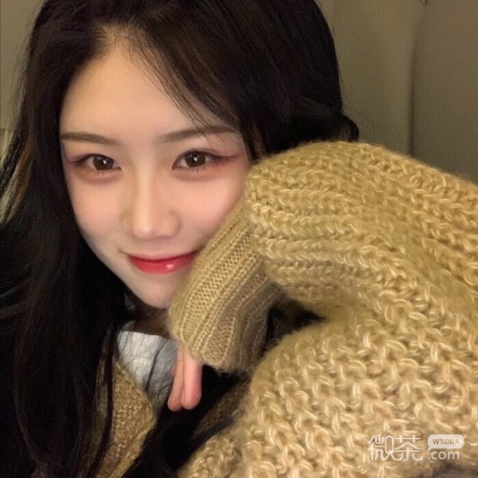 有点野有点酷的美女微信头像