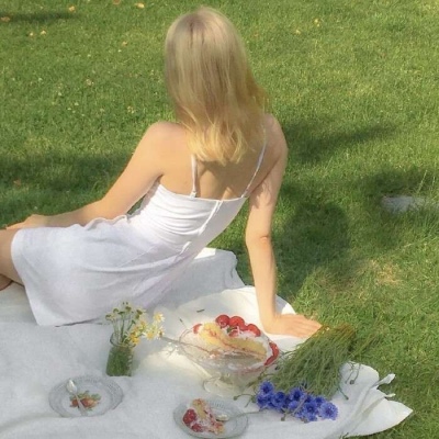 适合春季的唯美梦幻的女生头像