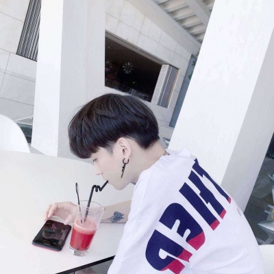 一对俊男美女的情侣微信头像