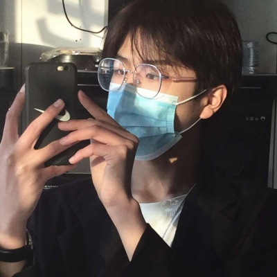 不露脸的超酷成熟男生头像