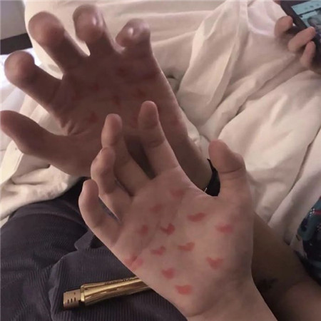 浪漫又很真实的情侣浪漫牵手图片