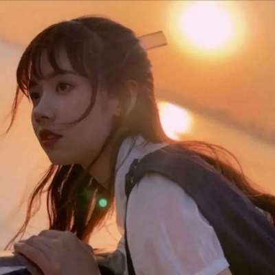 黄昏日落唯美女生微信头像