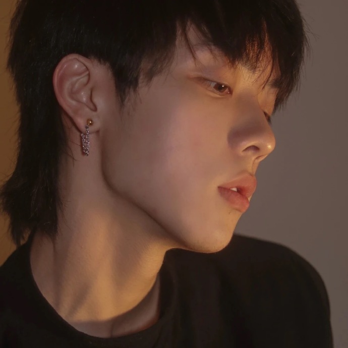 清爽干净帅气男生微信头像