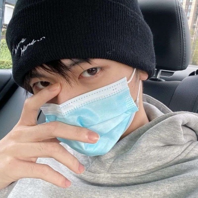 清新淡雅的男生干净帅气微信头像