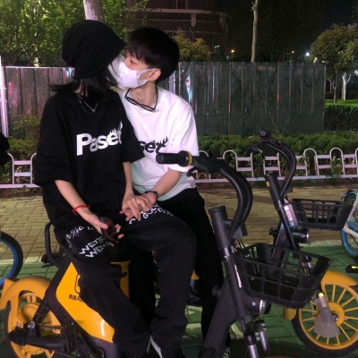 幸福甜蜜的青春情侣微信头像