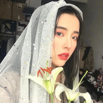 绝美复古的婚纱造型女生头像