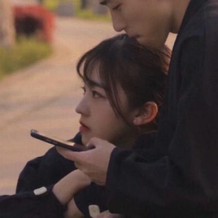 一半一张一左一右情侣微信头像