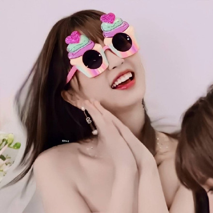 虞书欣萌萌哒微信头像