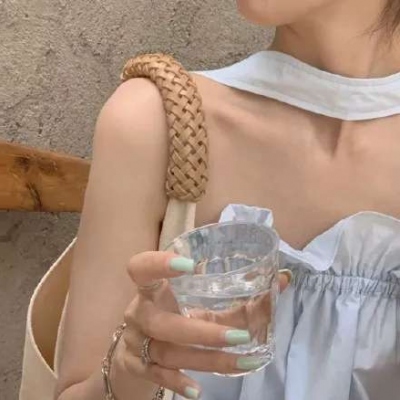 不露脸夏季专属的女孩微信头像