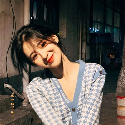 很清纯的真人系列很火的女头