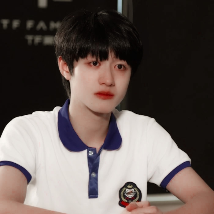 朱志鑫帅气微信头像