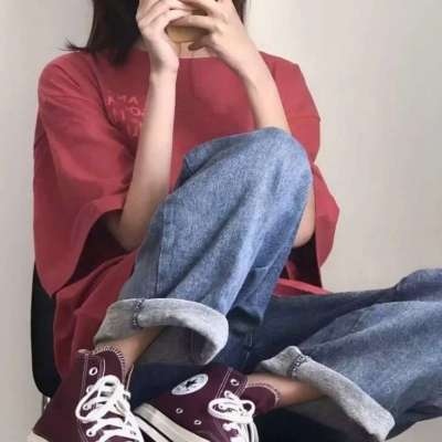 最新红色喜庆感跨年女生头像