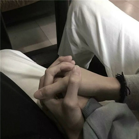 浪漫又很真实的情侣浪漫牵手图片