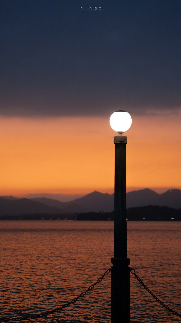 伤感凄凉有意境的微信聊天背景图