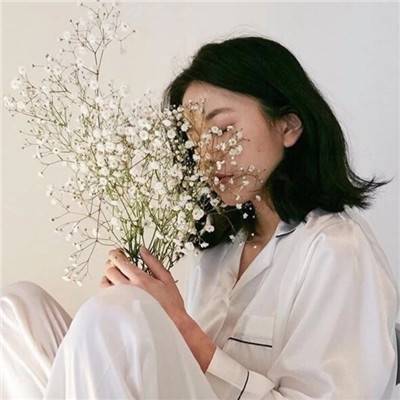 气质冷艳的欧美风女生霸气头像