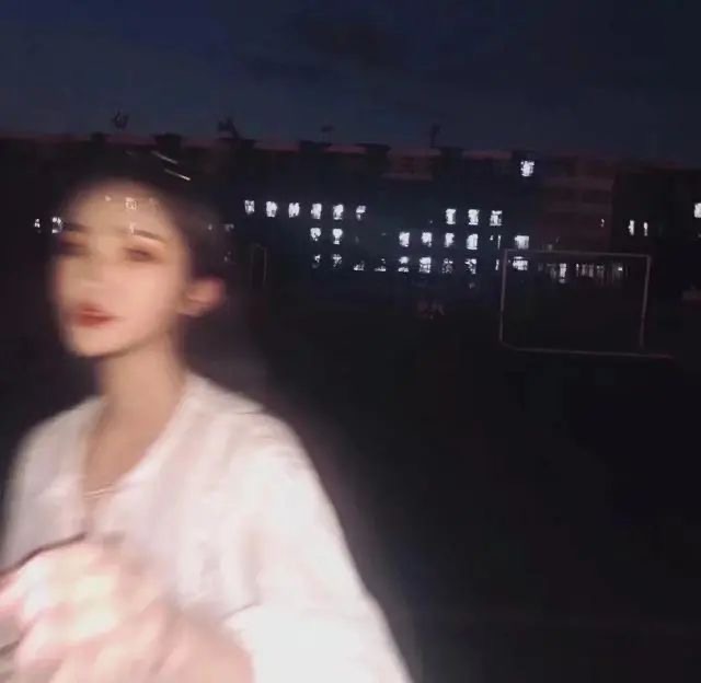 模糊朦胧的女生微信头像