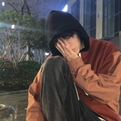 微丧高冷的男生真人微信头像