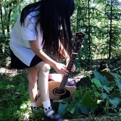 露脸的女生气质头像