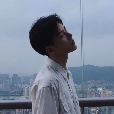 让人如浴春风的高级感帅哥微信头像