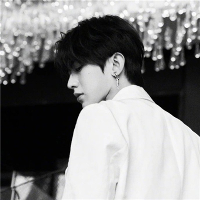 黑白系超酷超的帅气男生头像