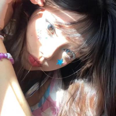 心情低落的伤感女生头像