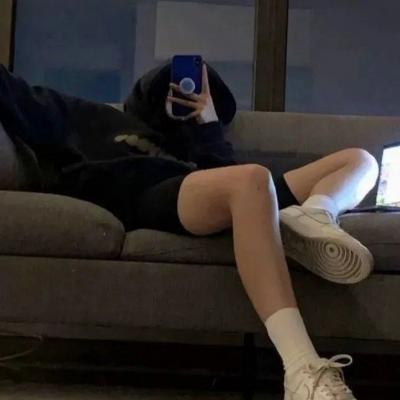 心情低落的伤感女生头像