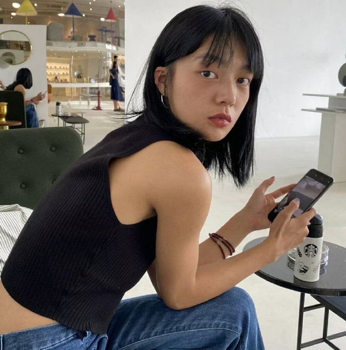 呆呆的沙雕女孩个性微信头像